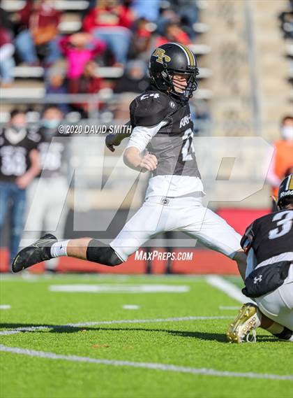 Thumbnail 3 in De Smet Jesuit vs. Raymore-Peculiar (MSHSAA Class 6 Championship) photogallery.