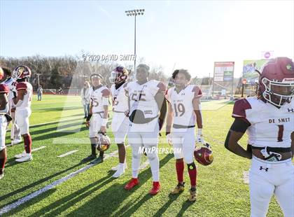 Thumbnail 1 in De Smet Jesuit vs. Raymore-Peculiar (MSHSAA Class 6 Championship) photogallery.