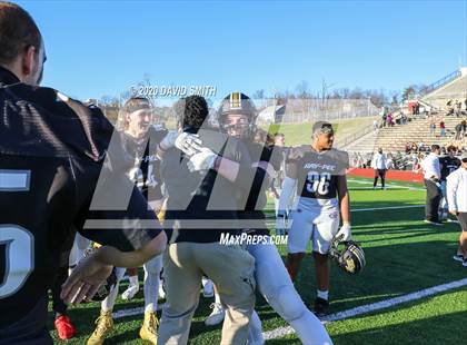 Thumbnail 2 in De Smet Jesuit vs. Raymore-Peculiar (MSHSAA Class 6 Championship) photogallery.