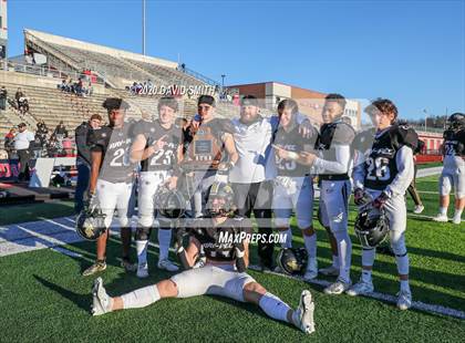 Thumbnail 1 in De Smet Jesuit vs. Raymore-Peculiar (MSHSAA Class 6 Championship) photogallery.