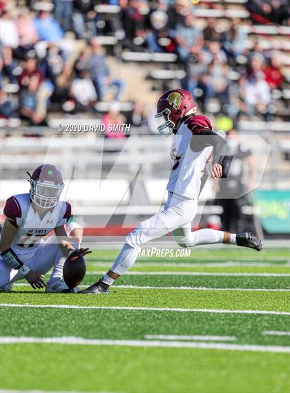 Thumbnail 2 in De Smet Jesuit vs. Raymore-Peculiar (MSHSAA Class 6 Championship) photogallery.