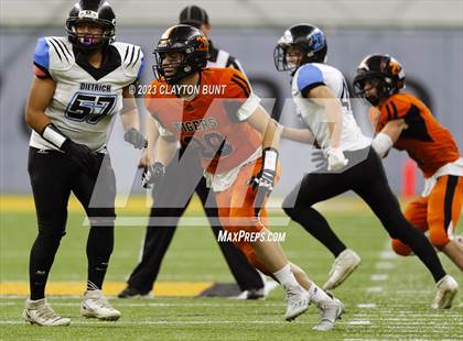 Thumbnail 2 in Kendrick vs. Dietrich photogallery.