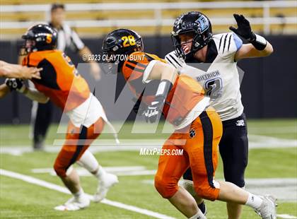 Thumbnail 2 in Kendrick vs. Dietrich photogallery.