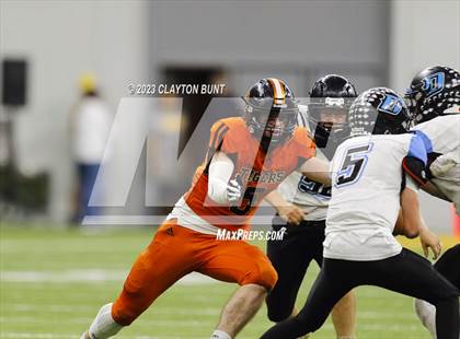 Thumbnail 3 in Kendrick vs. Dietrich photogallery.