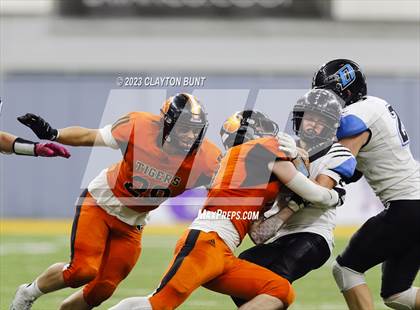Thumbnail 2 in Kendrick vs. Dietrich photogallery.