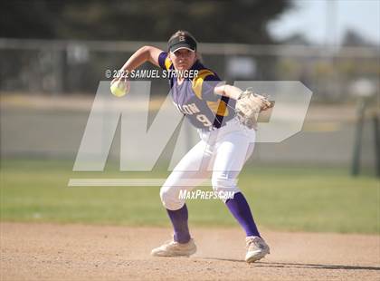 Thumbnail 3 in Escalon vs. Enochs (Rainbow Classic) photogallery.