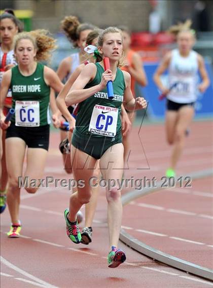 Thumbnail 1 in Penn Relays (4x800 Heats - Event 105) photogallery.
