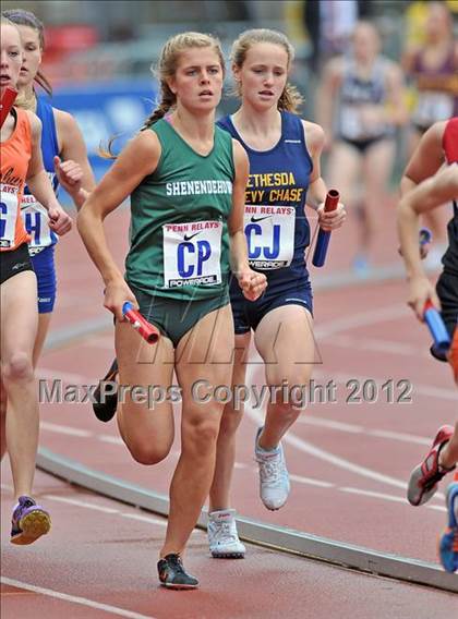 Thumbnail 3 in Penn Relays (4x800 Heats - Event 105) photogallery.