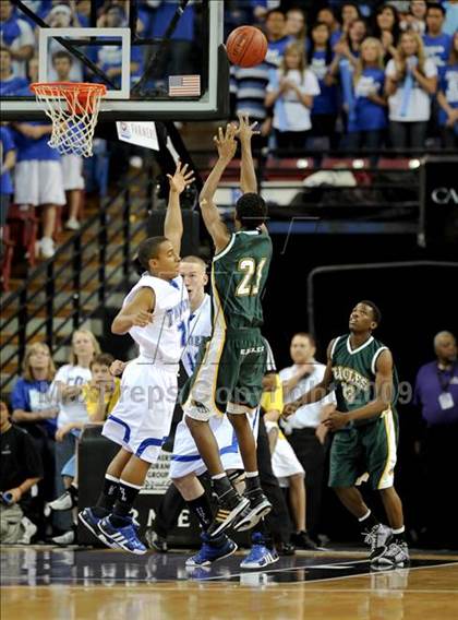 Thumbnail 3 in Rocklin vs. Eisenhower (CIF State D2 Final) photogallery.