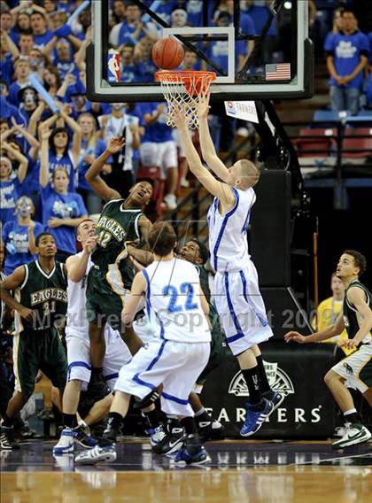 Thumbnail 3 in Rocklin vs. Eisenhower (CIF State D2 Final) photogallery.