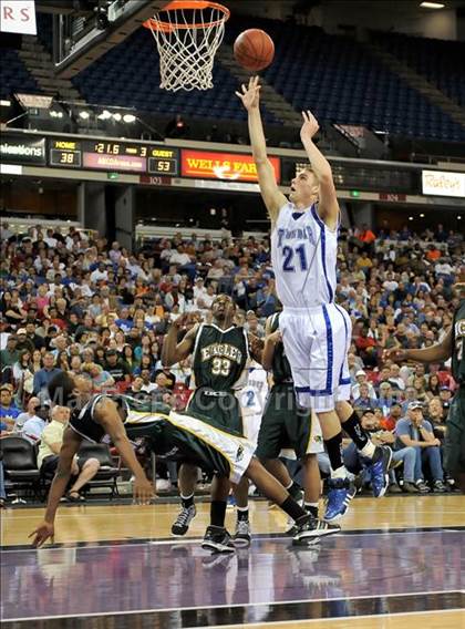 Thumbnail 3 in Rocklin vs. Eisenhower (CIF State D2 Final) photogallery.