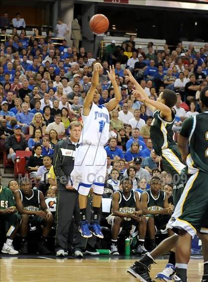 Thumbnail 1 in Rocklin vs. Eisenhower (CIF State D2 Final) photogallery.