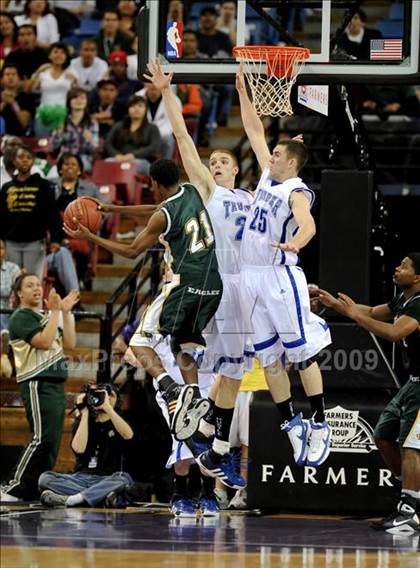Thumbnail 1 in Rocklin vs. Eisenhower (CIF State D2 Final) photogallery.
