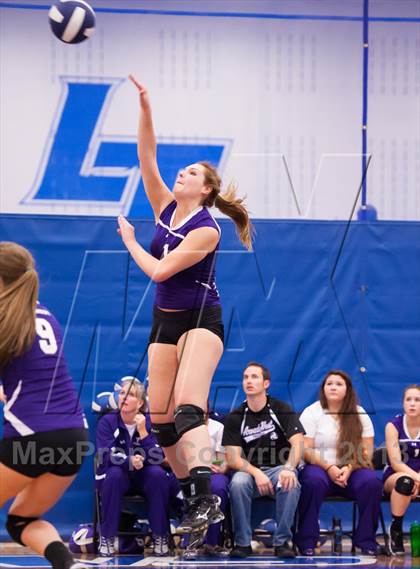 Thumbnail 2 in Arvada West vs. Douglas County (Titan Classic) photogallery.