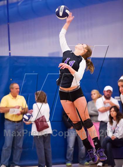 Thumbnail 1 in Arvada West vs. Douglas County (Titan Classic) photogallery.