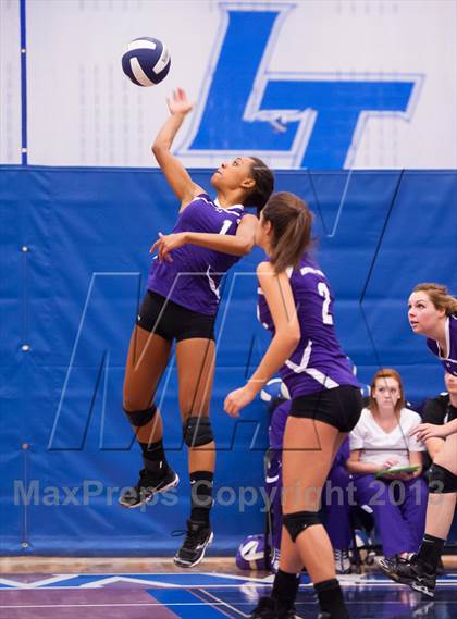 Thumbnail 3 in Arvada West vs. Douglas County (Titan Classic) photogallery.