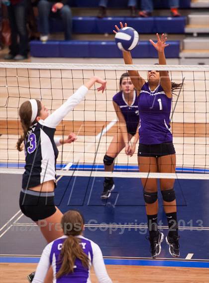 Thumbnail 2 in Arvada West vs. Douglas County (Titan Classic) photogallery.