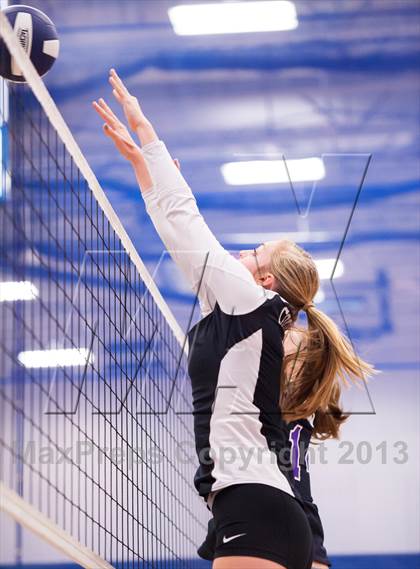 Thumbnail 2 in Arvada West vs. Douglas County (Titan Classic) photogallery.