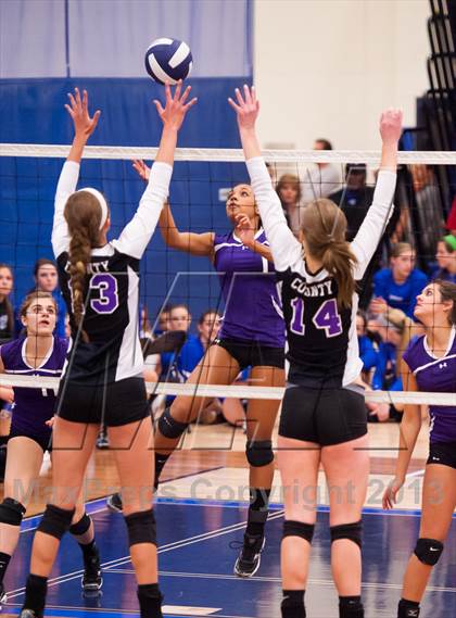 Thumbnail 3 in Arvada West vs. Douglas County (Titan Classic) photogallery.