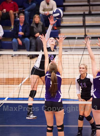 Thumbnail 1 in Arvada West vs. Douglas County (Titan Classic) photogallery.