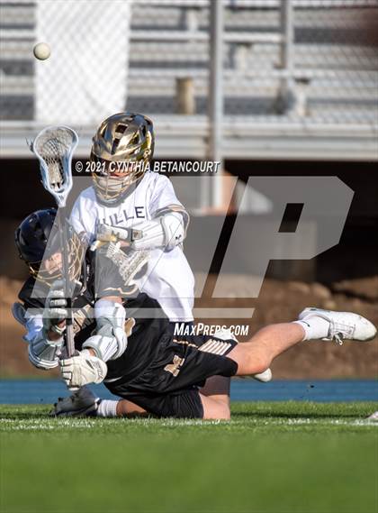 Thumbnail 1 in Monarch vs Mullen photogallery.
