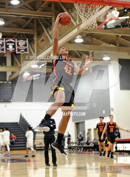 Thumbnail 1 in Mission Viejo vs. Cajon (Tustin Holiday Classic) photogallery.