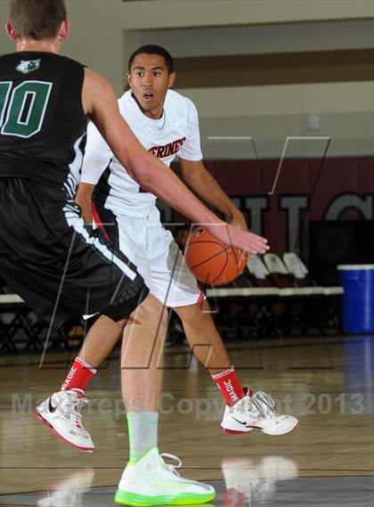 Thumbnail 3 in Jackson vs. Harvard-Westlake (MaxPreps Holiday Classic) photogallery.