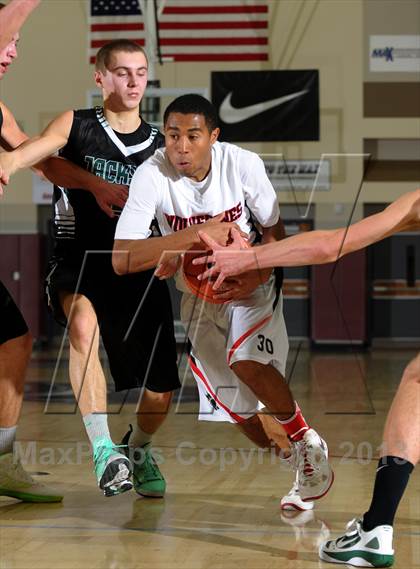 Thumbnail 1 in Jackson vs. Harvard-Westlake (MaxPreps Holiday Classic) photogallery.