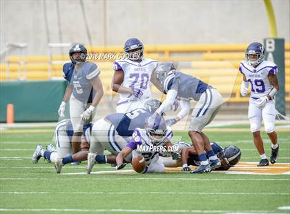 Thumbnail 1 in Lone Star vs. Lufkin (UIL 5A D1 Area) photogallery.
