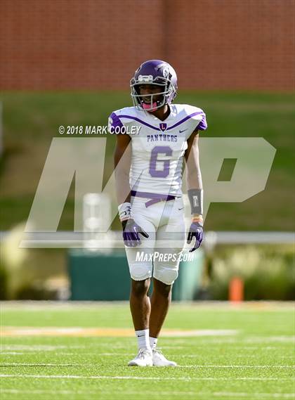 Thumbnail 2 in Lone Star vs. Lufkin (UIL 5A D1 Area) photogallery.