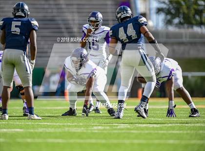 Thumbnail 3 in Lone Star vs. Lufkin (UIL 5A D1 Area) photogallery.