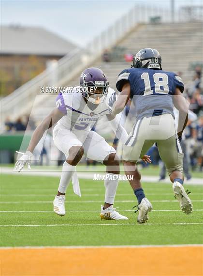 Thumbnail 1 in Lone Star vs. Lufkin (UIL 5A D1 Area) photogallery.