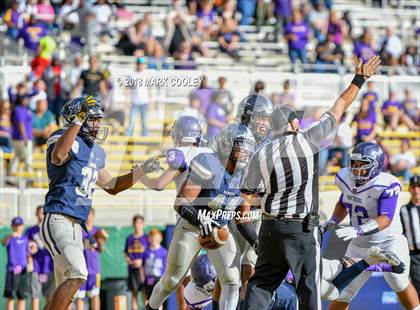 Thumbnail 3 in Lone Star vs. Lufkin (UIL 5A D1 Area) photogallery.
