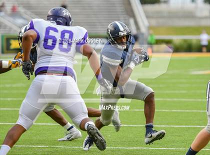Thumbnail 1 in Lone Star vs. Lufkin (UIL 5A D1 Area) photogallery.