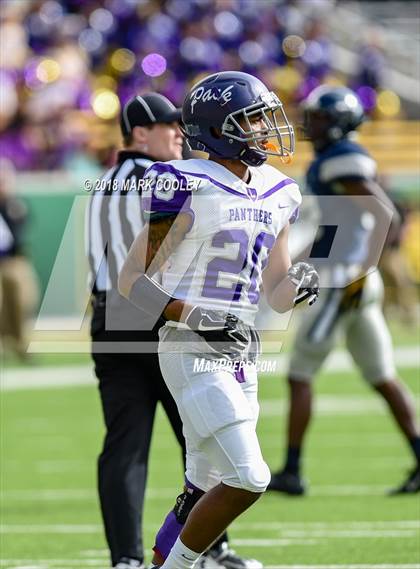 Thumbnail 2 in Lone Star vs. Lufkin (UIL 5A D1 Area) photogallery.