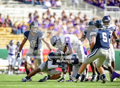 Thumbnail 1 in Lone Star vs. Lufkin (UIL 5A D1 Area) photogallery.