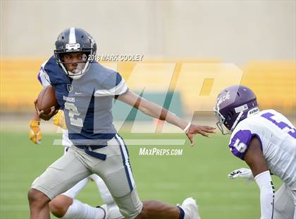 Thumbnail 1 in Lone Star vs. Lufkin (UIL 5A D1 Area) photogallery.