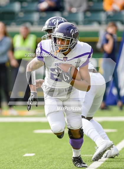 Thumbnail 1 in Lone Star vs. Lufkin (UIL 5A D1 Area) photogallery.