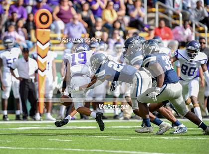 Thumbnail 3 in Lone Star vs. Lufkin (UIL 5A D1 Area) photogallery.