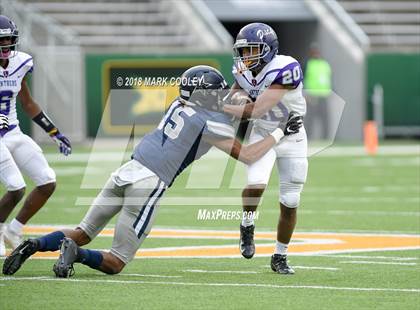Thumbnail 1 in Lone Star vs. Lufkin (UIL 5A D1 Area) photogallery.