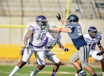Thumbnail 2 in Lone Star vs. Lufkin (UIL 5A D1 Area) photogallery.