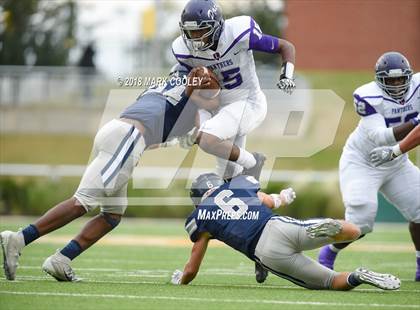 Thumbnail 1 in Lone Star vs. Lufkin (UIL 5A D1 Area) photogallery.