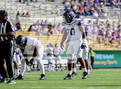 Thumbnail 1 in Lone Star vs. Lufkin (UIL 5A D1 Area) photogallery.