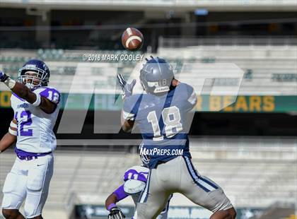 Thumbnail 2 in Lone Star vs. Lufkin (UIL 5A D1 Area) photogallery.