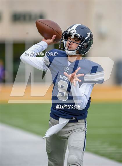 Thumbnail 3 in Lone Star vs. Lufkin (UIL 5A D1 Area) photogallery.