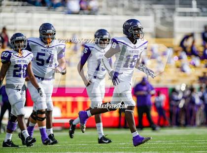 Thumbnail 2 in Lone Star vs. Lufkin (UIL 5A D1 Area) photogallery.