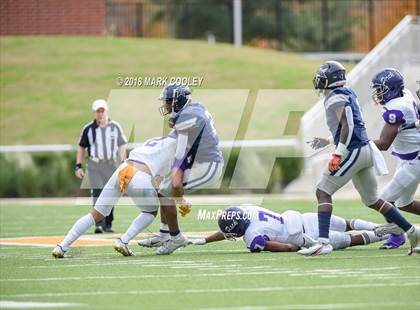 Thumbnail 2 in Lone Star vs. Lufkin (UIL 5A D1 Area) photogallery.