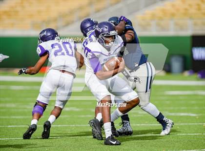 Thumbnail 3 in Lone Star vs. Lufkin (UIL 5A D1 Area) photogallery.