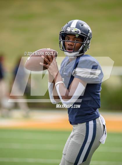 Thumbnail 3 in Lone Star vs. Lufkin (UIL 5A D1 Area) photogallery.