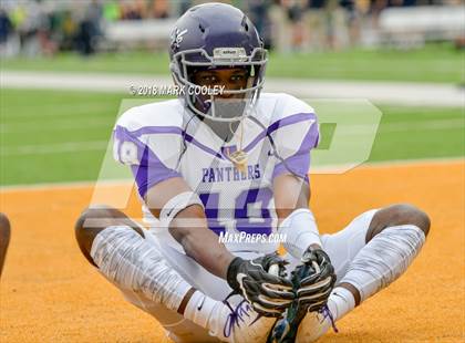 Thumbnail 3 in Lone Star vs. Lufkin (UIL 5A D1 Area) photogallery.